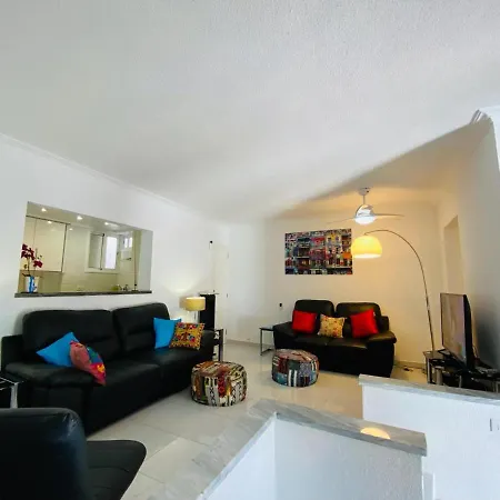 Beach Bungalow Holiday Home * 阿德耶