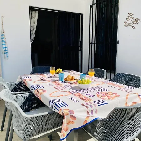 Beach Bungalow Holiday Home Адехе