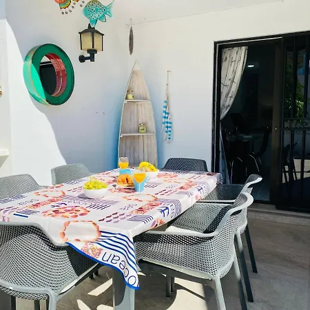 Beach Bungalow Holiday Home 아데제